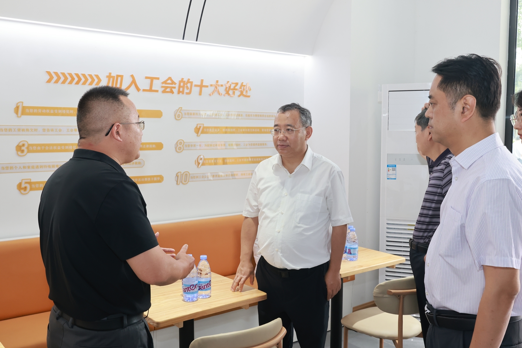 普布顿珠在邛崃调研时强调：充分发挥统战和工会优势赋能高质量发展